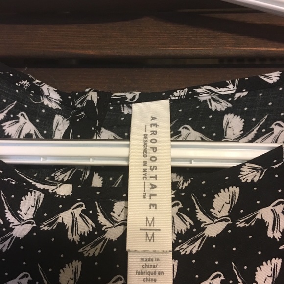 Aeropostale Scalloped Bottom Bird Blouse Medium - Picture 3 of 3